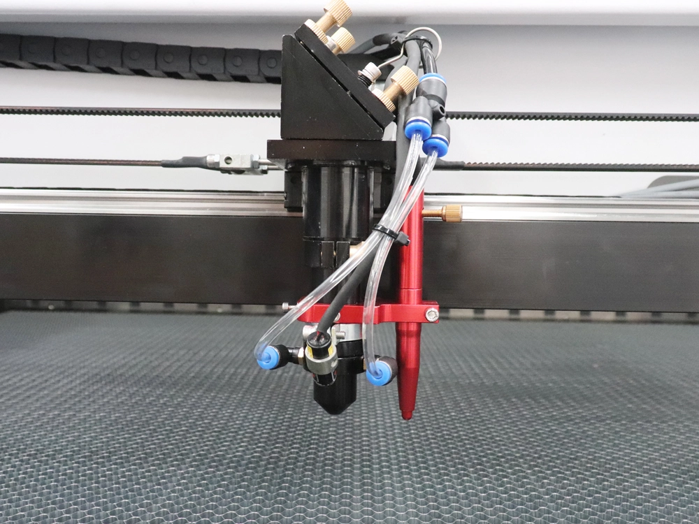 Laser head for CO2 laser cutting engraving machine