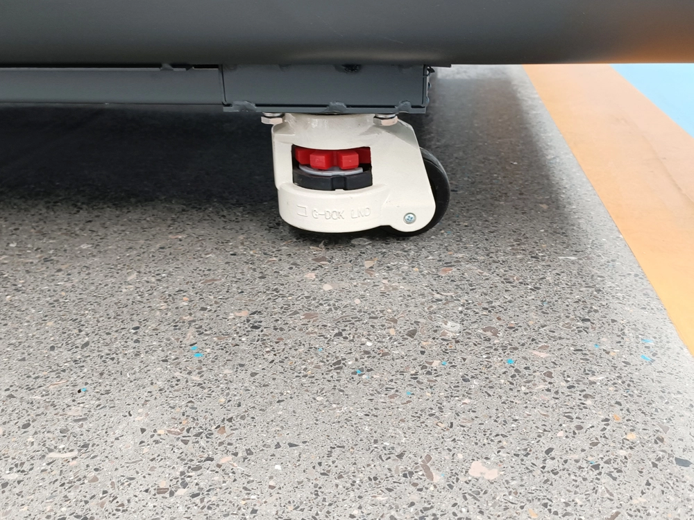 Adjustable pulley foot pad