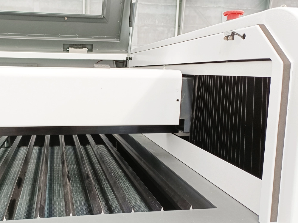 Enclosed crossbeam and dust hood