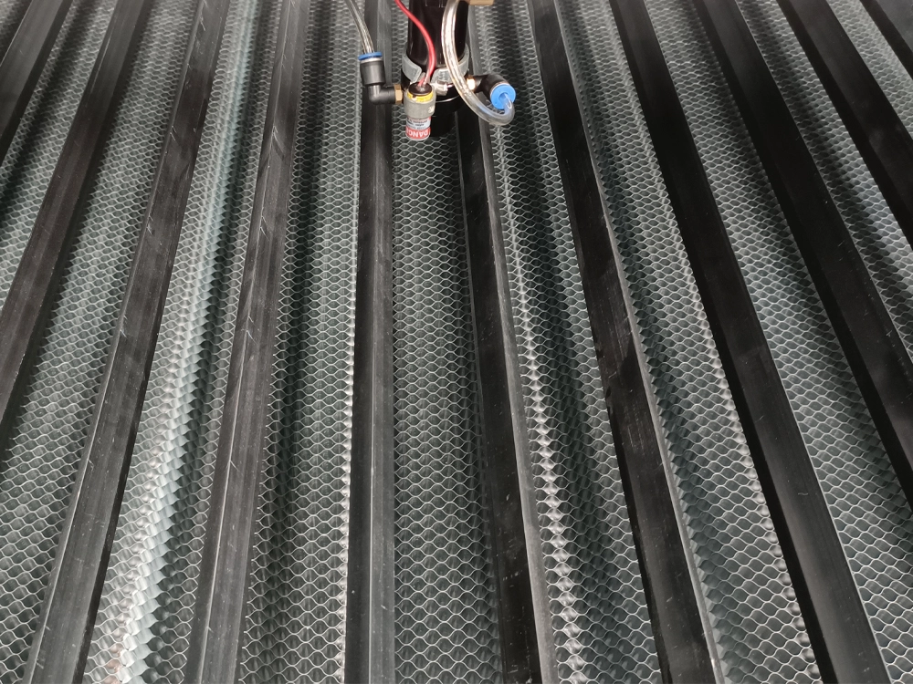 Honeycomb workbench + slats workbench