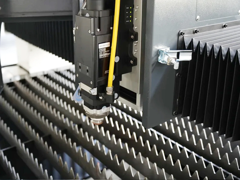 Autofocus laser cutting head