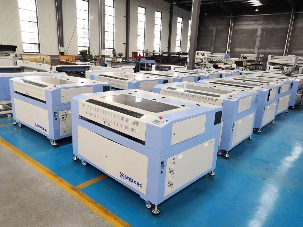 Two-station CO2 laser cutting machines in the production workshop