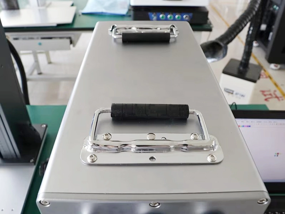 Double handles design