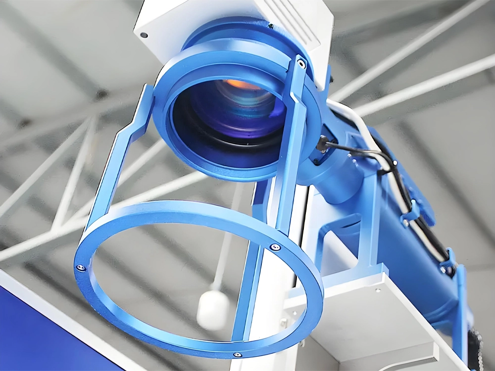 The bracket of the head for to maintain a constant focal length