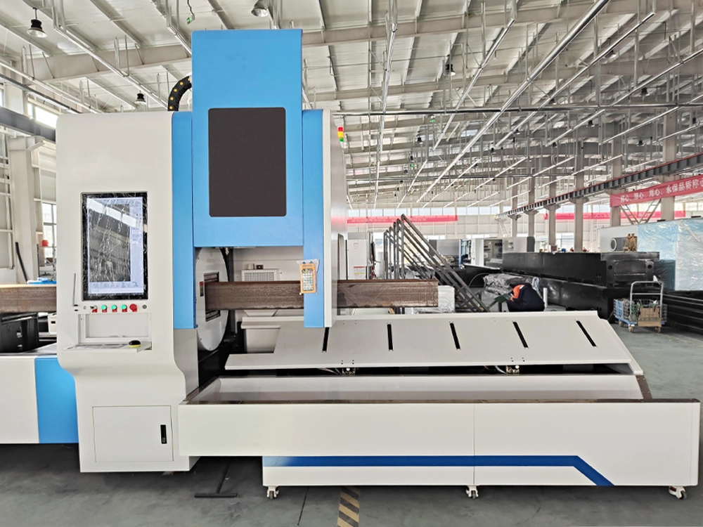 Right view of the tube laser cutter with unloading platform