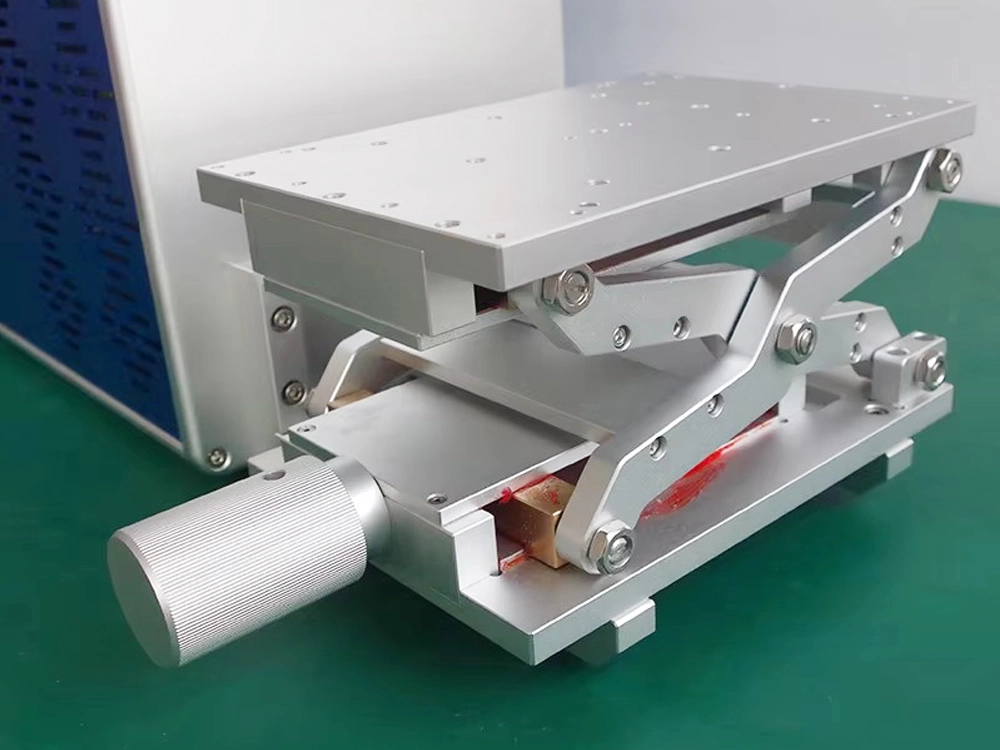 Liftable flat workbench