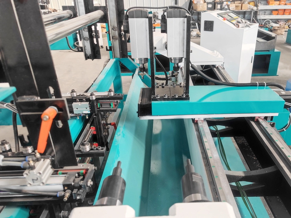 Two milling spindles of 2-station CNC pool cue lathe