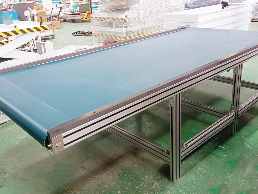 Automatic unloading platform for CNC router