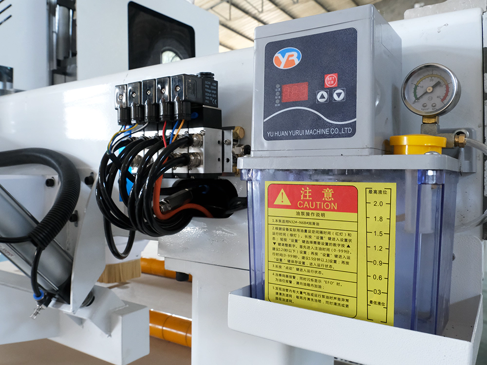 Solenoid valve (switching spindle) and lubrication system of CNC router
