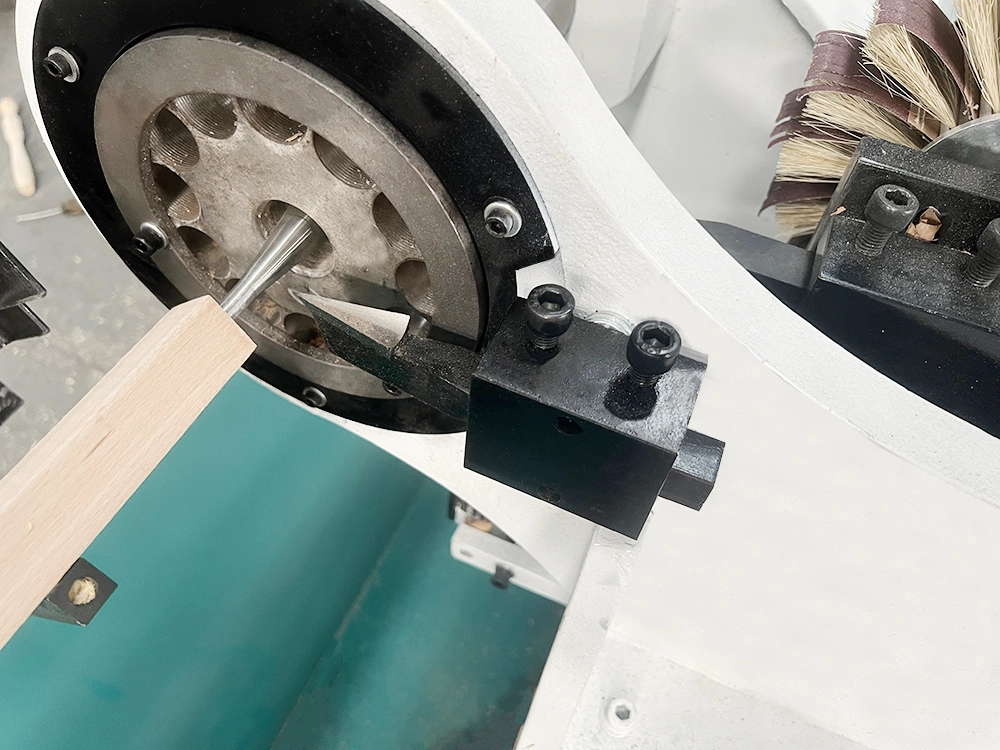 Pre-turning tool of CNC wood lath