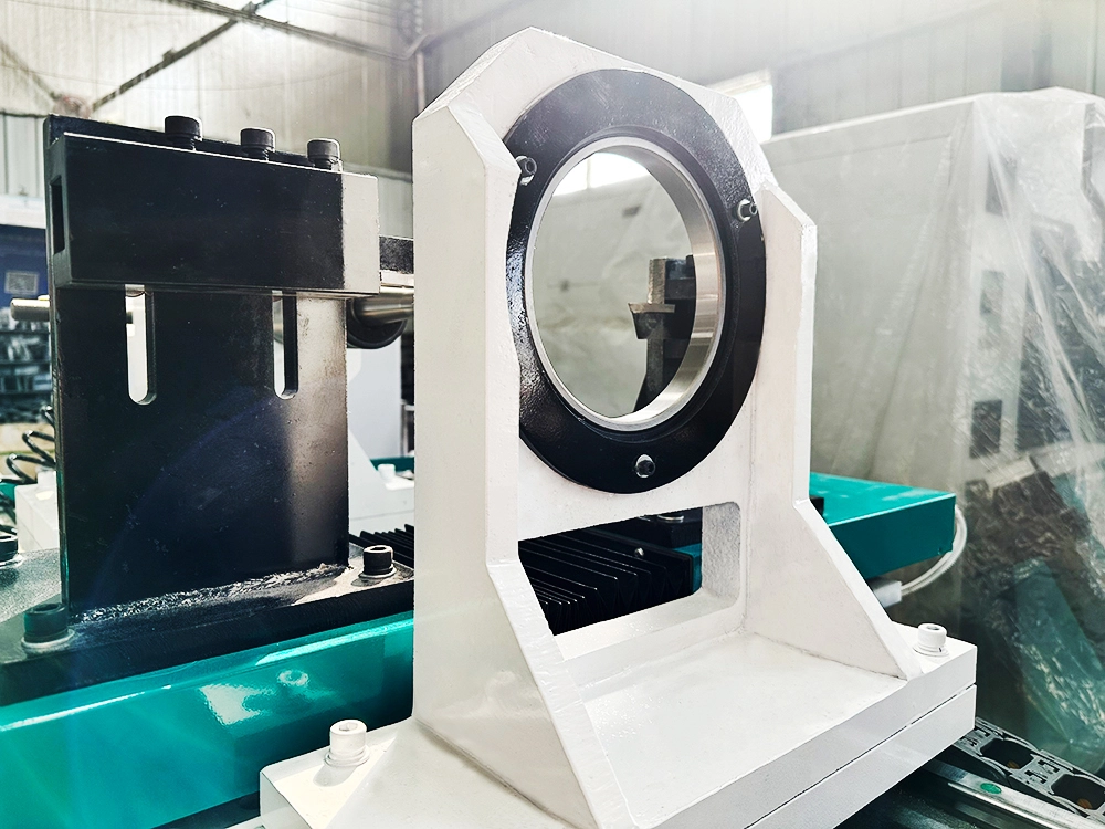 Large diameter steady rest automatic feeding wood lathe