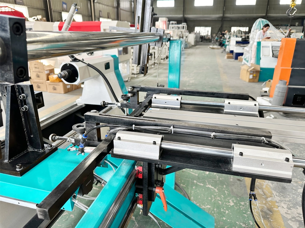 Automatic hopper feeding function of multifunctional CNC wood lathe