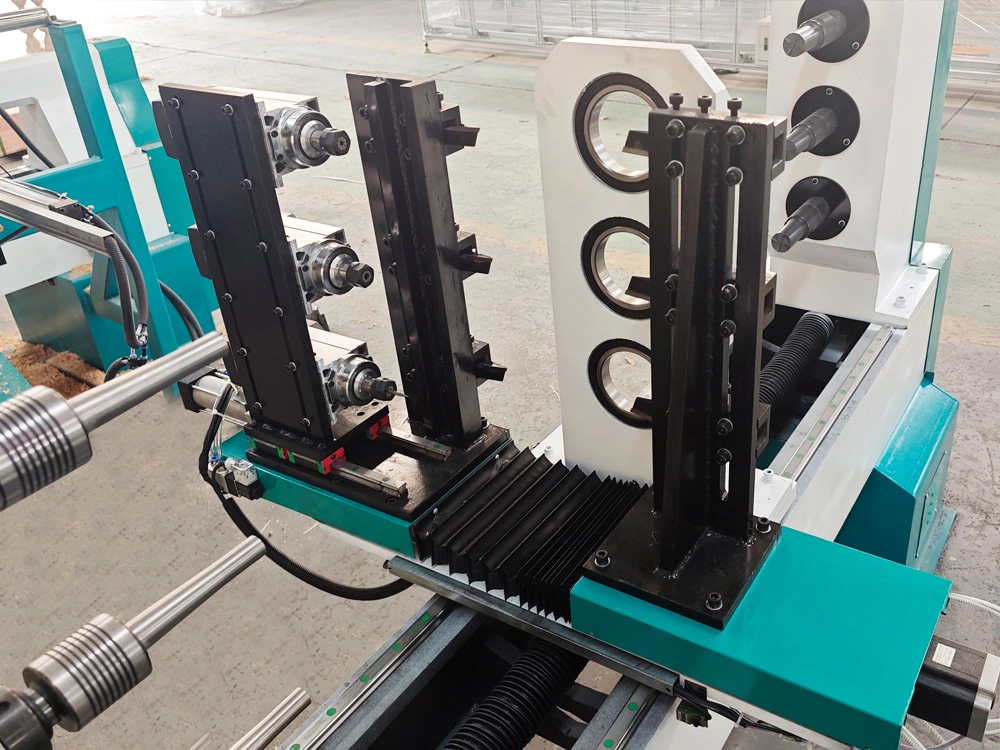 Three-station CNC woodworking lathe with spindle