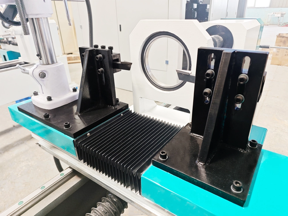 Two turning tools with steady