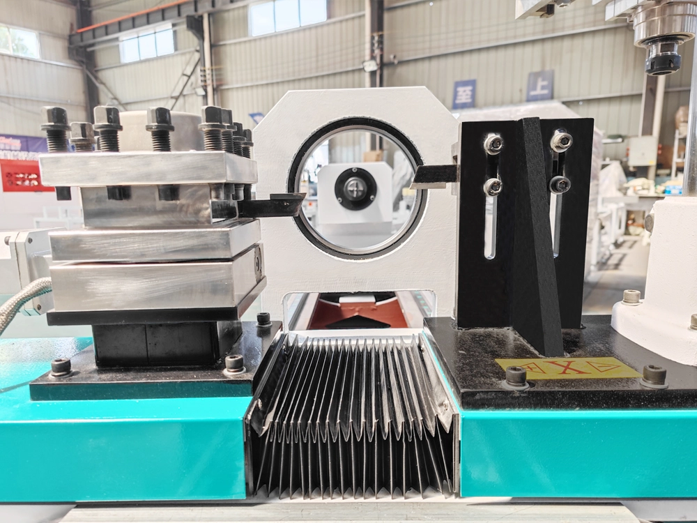 Four-axis-linkage CNC wood lathe with electric tool holder