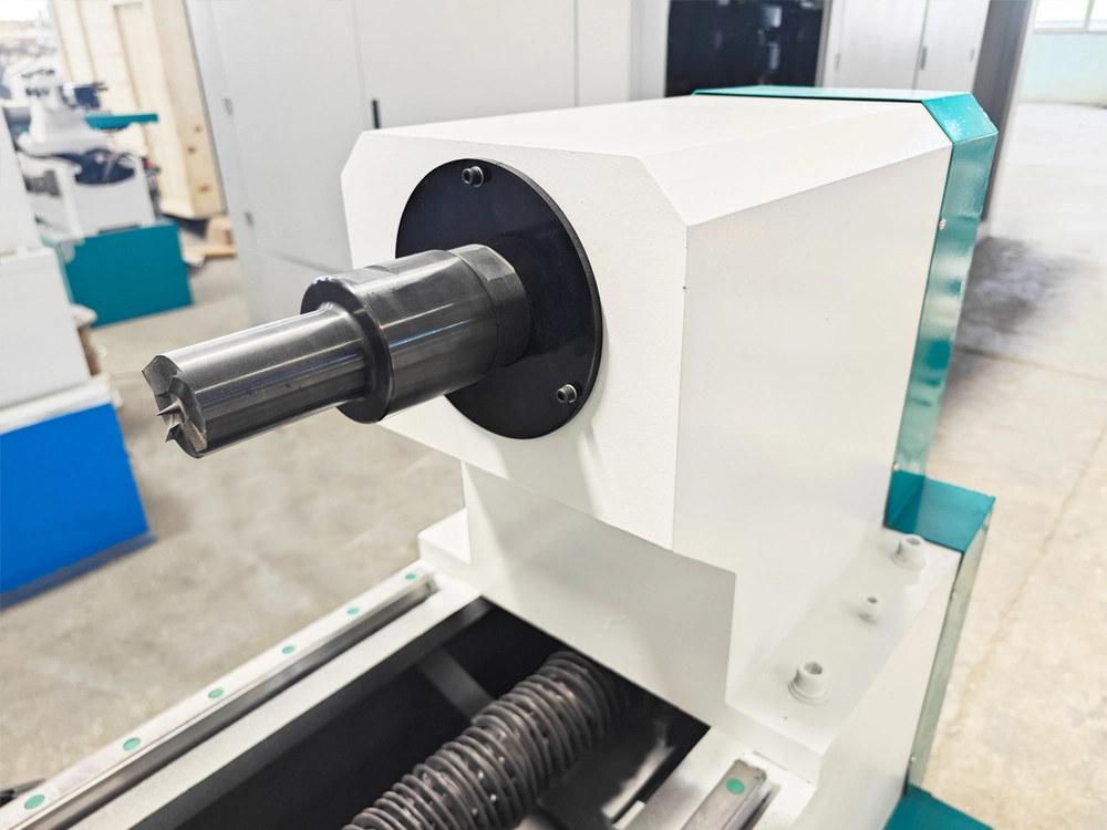 Headstock of four-axis-linkage CNC wood lathe