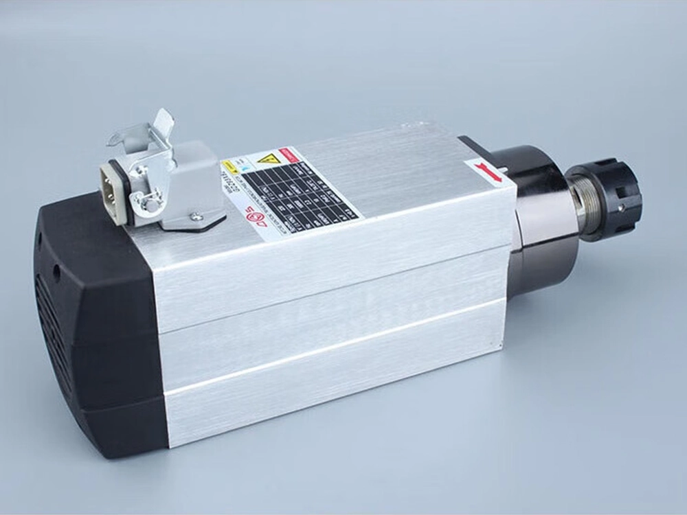 Air-cooled spindles for 2-station pool cue wood lathe