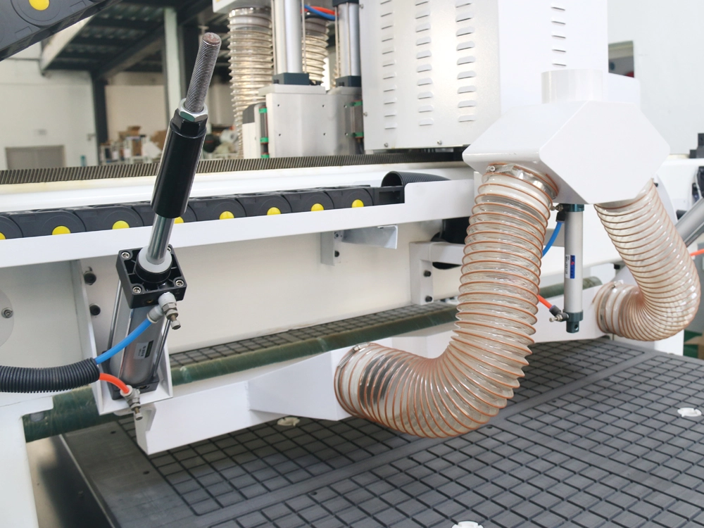 Automatic push device for CNC router