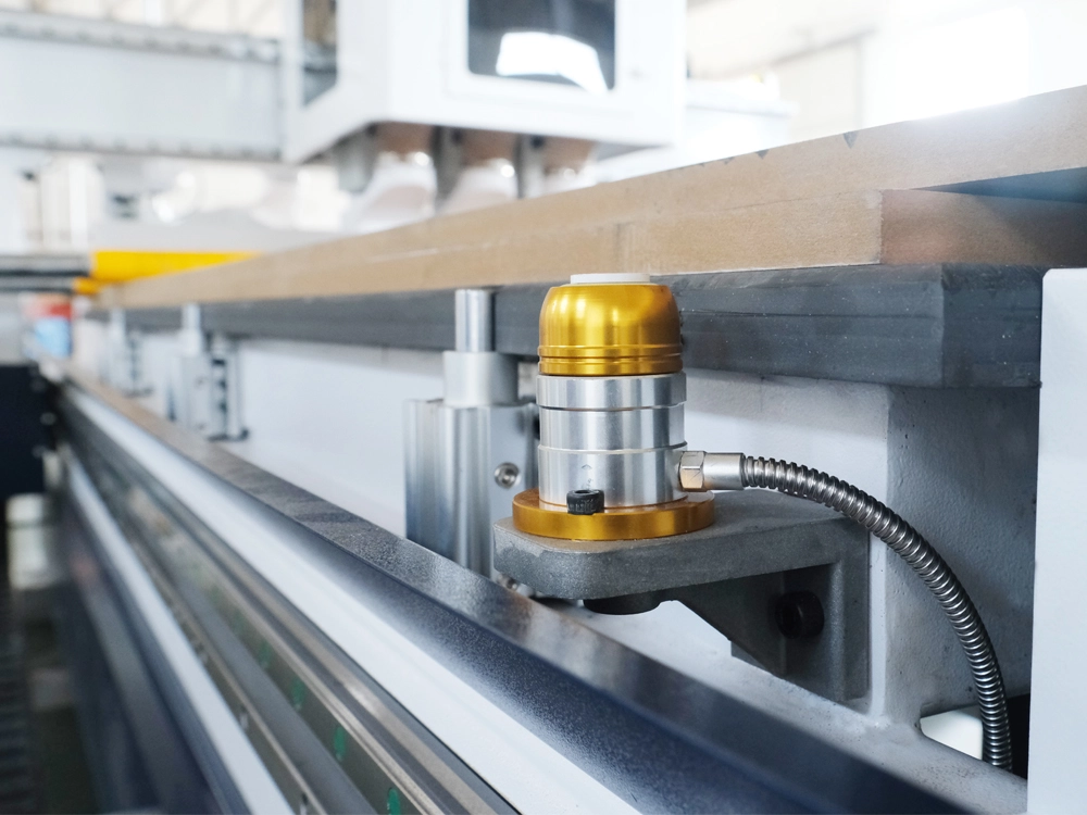 Automatic tool setting device for CNC wood router