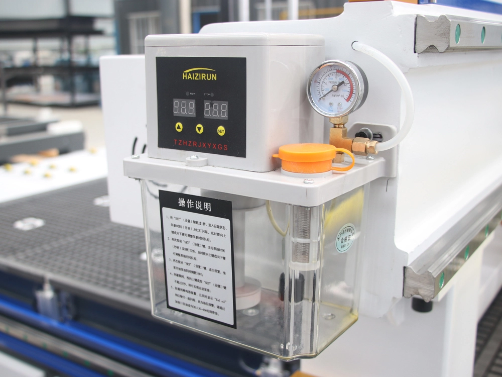 Automatic lubrication system of CNC wood router