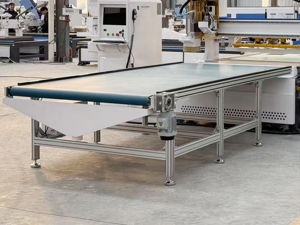 Automatic unloading platform of CNC wood router