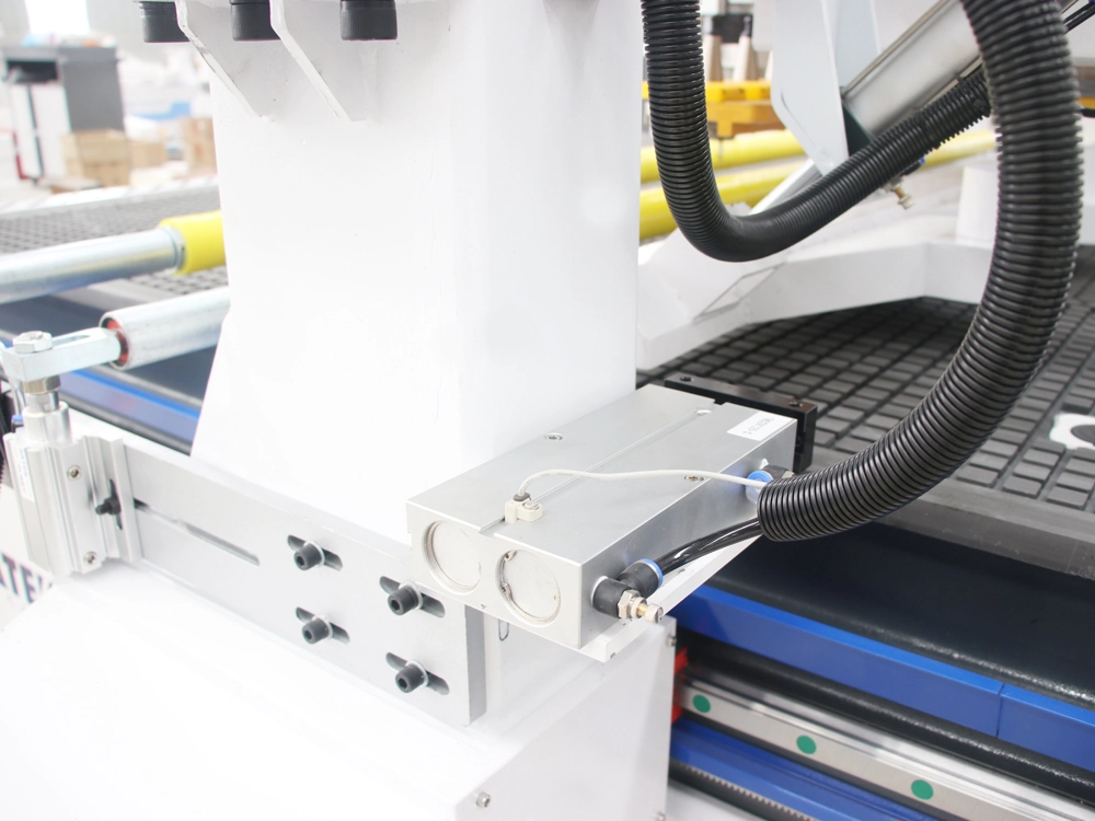 Plate push mechanism for 7x10ft ATC CNC router with automatic loading and unloading