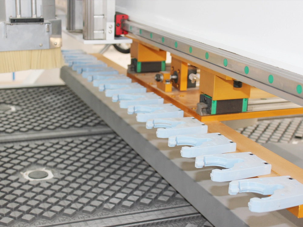 Linear automatic tool changer