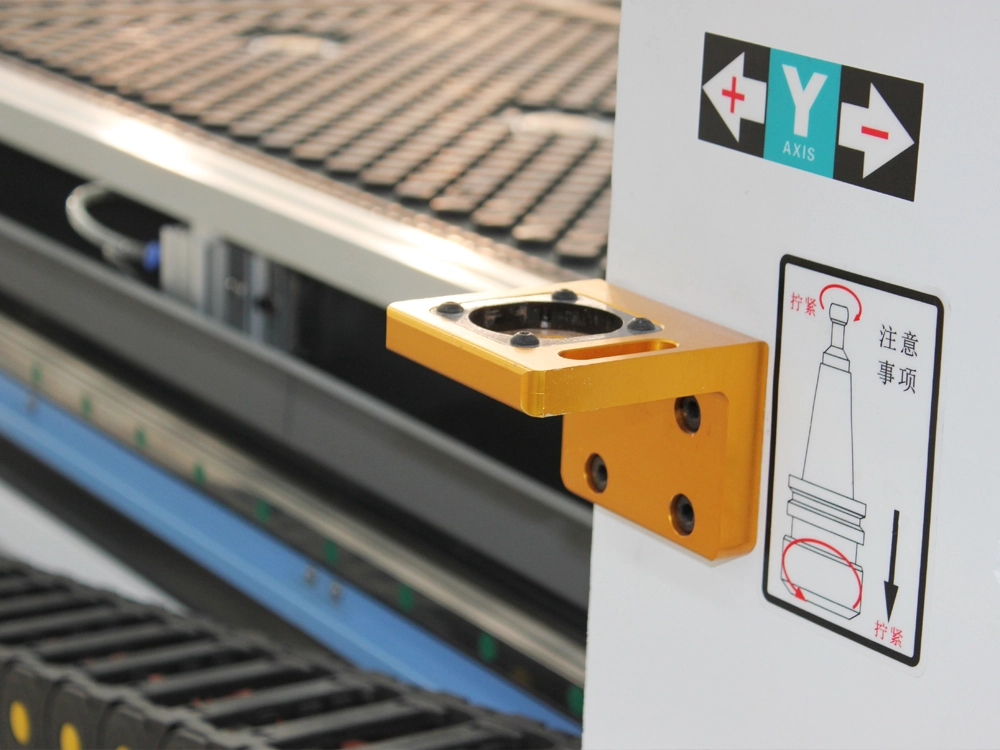 Clamping device for separating the tool and the holder