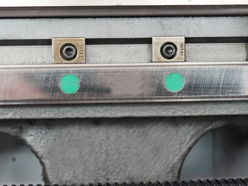 High-precision guide rail