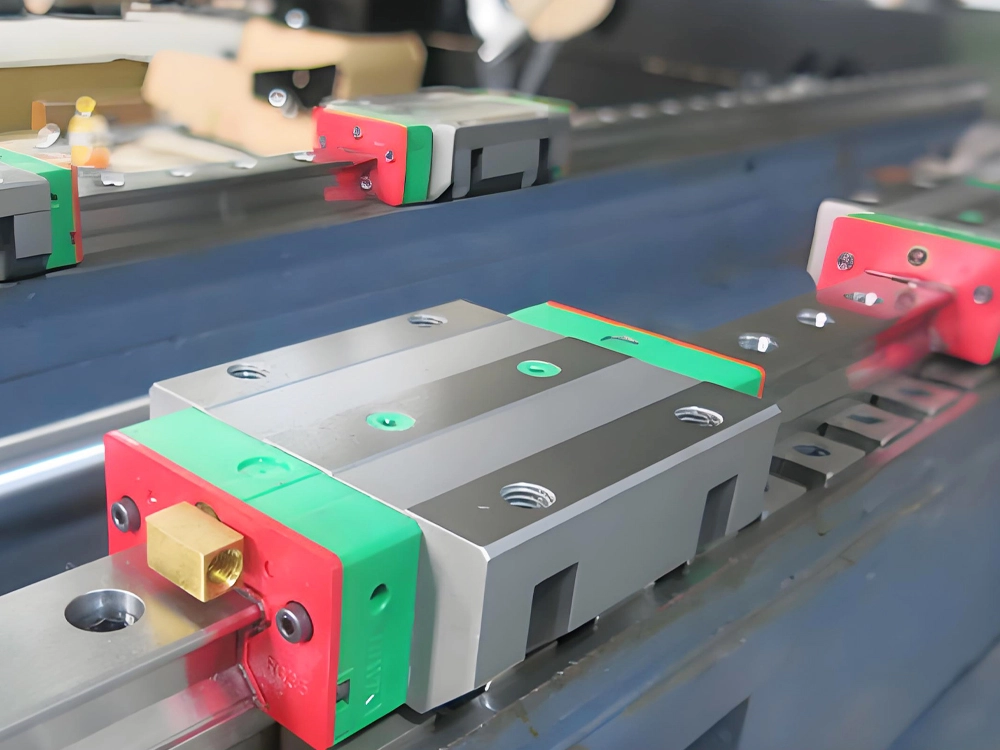 Sliders of multifunctional drilling and milling metal processing centers