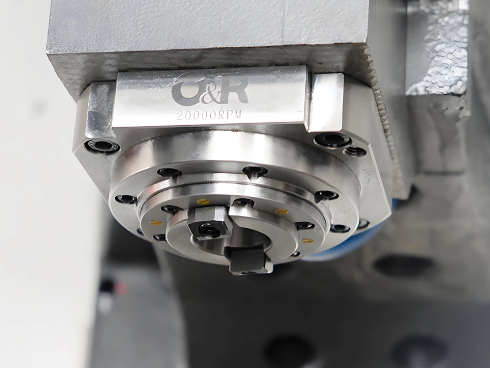 Direct-connected short-nose spindle of multifunctional drilling and milling metal processing centers