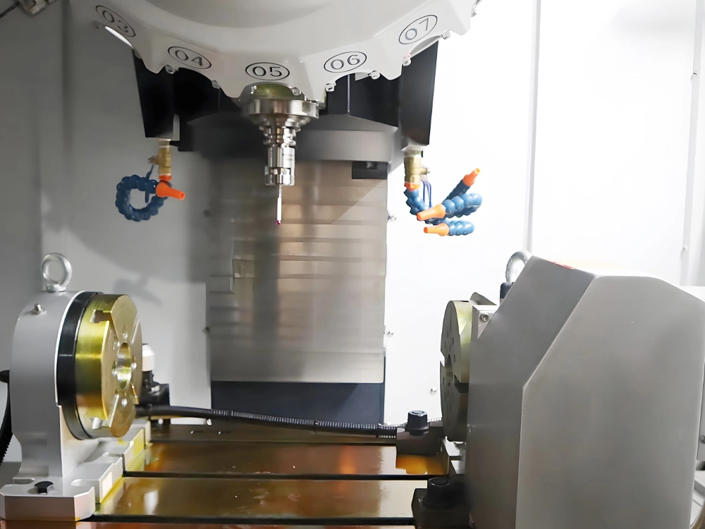 Indexing chuck of multifunctional drilling and milling metal processing centers