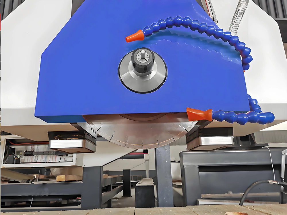 The 5-axis cutting head with saw blade and milling tools