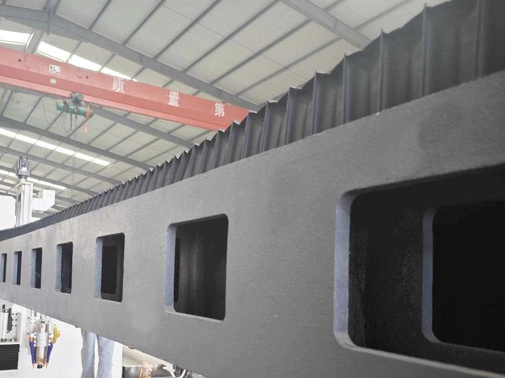 Beam for five-axis CNC stone bridge saw