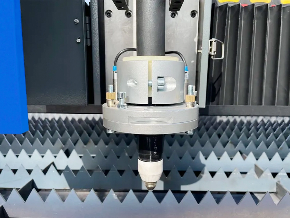 Cutting torch of CNC plasma cutter