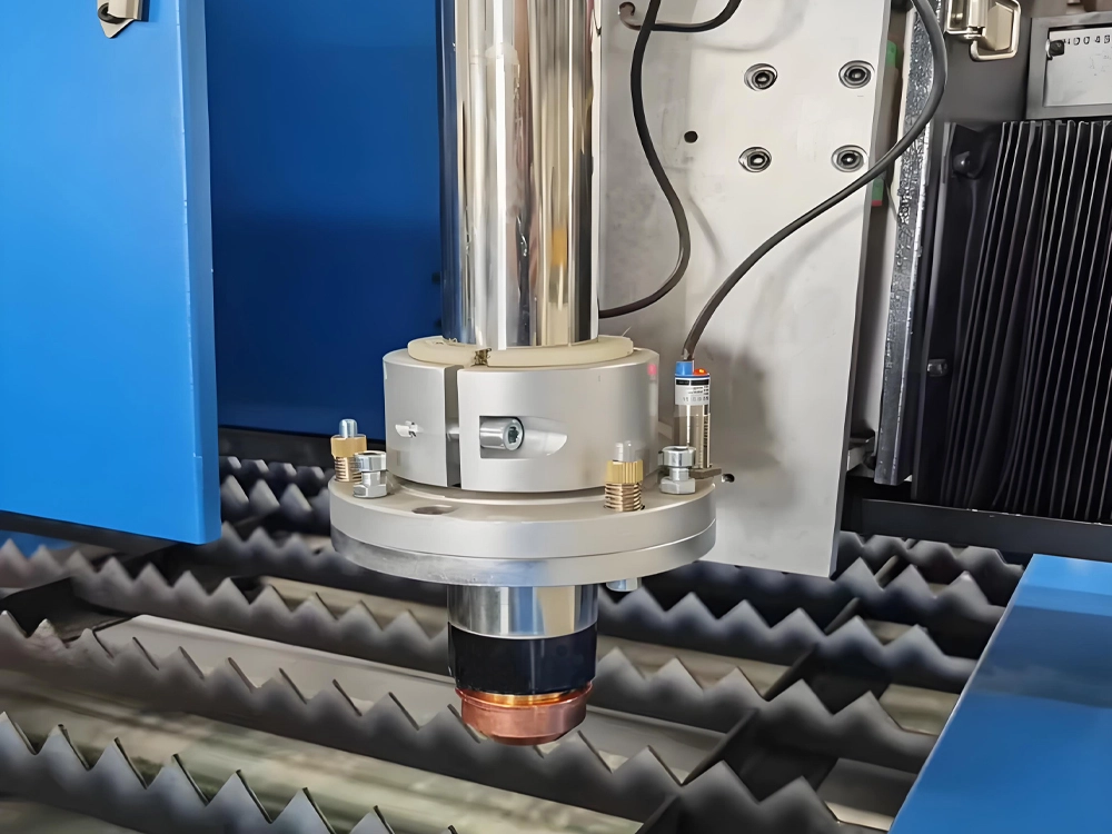 Cutting torch of CNC plasma cutter