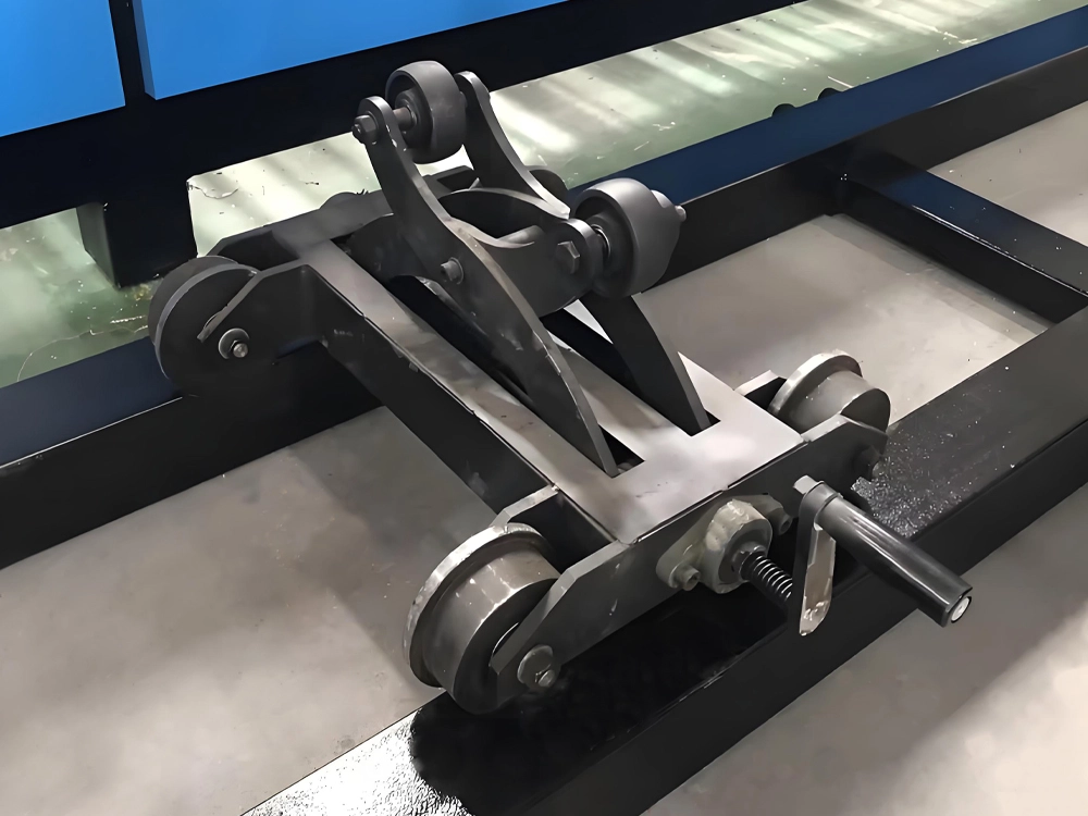 Pipe steady rest for CNC plasma cutter