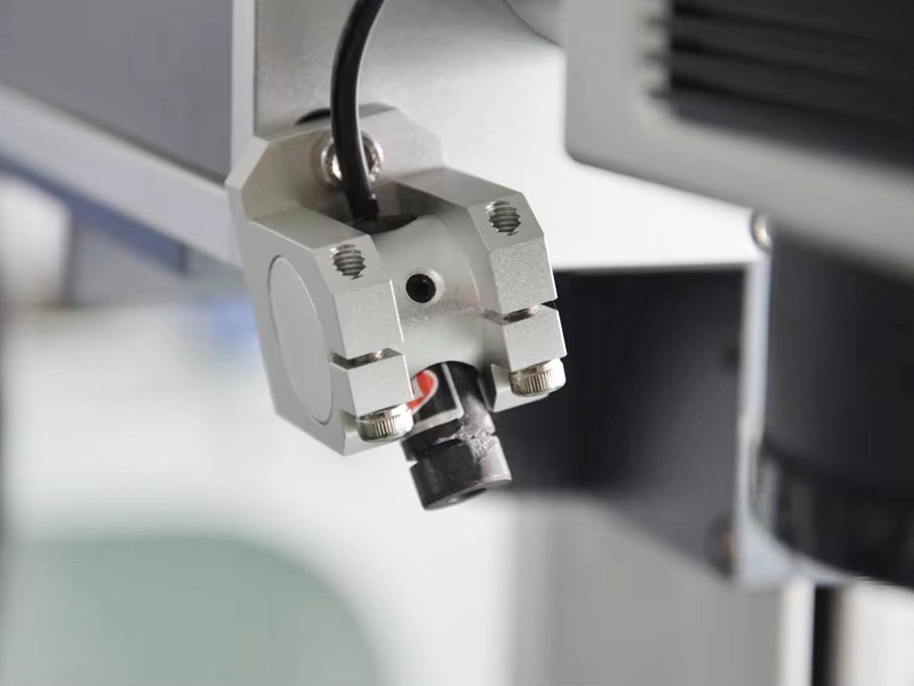 Optional focus adjustment aid device