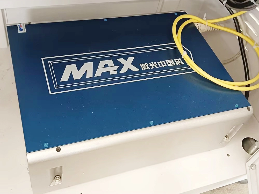 MAX laser source