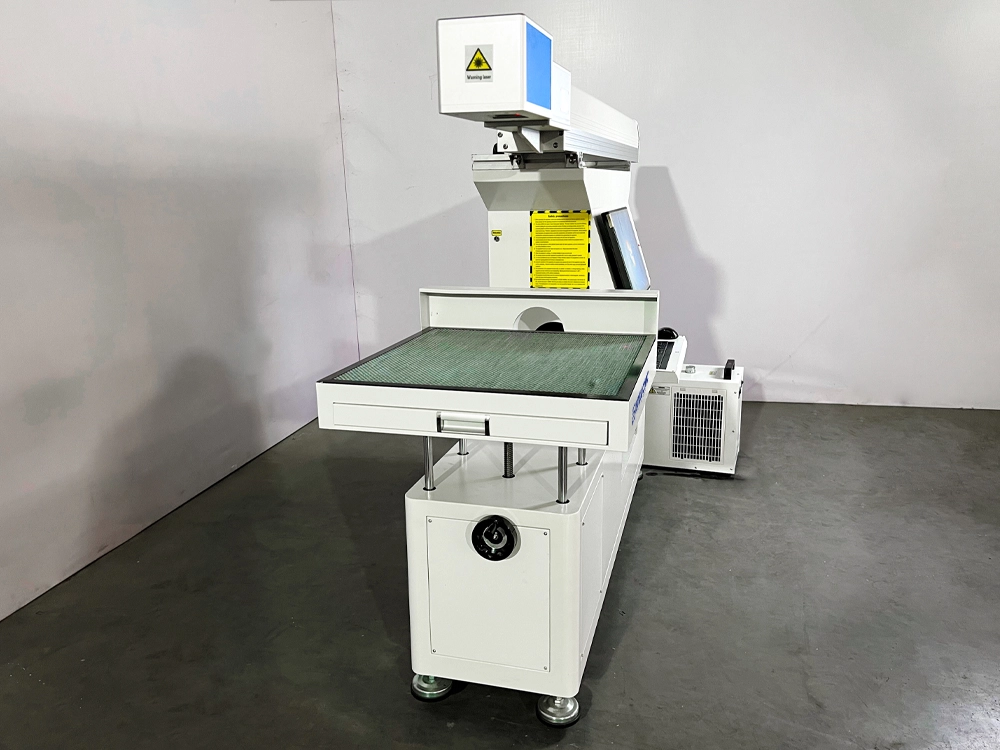 Left view of Dynamic focus large format CO2 laser engraving machine