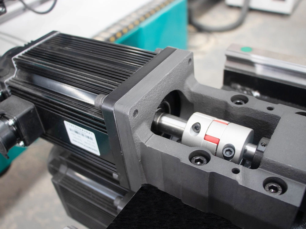 X-axis servo motor and coupling
