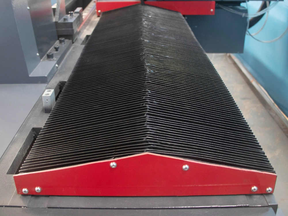 The closed dust cover for Z-axis