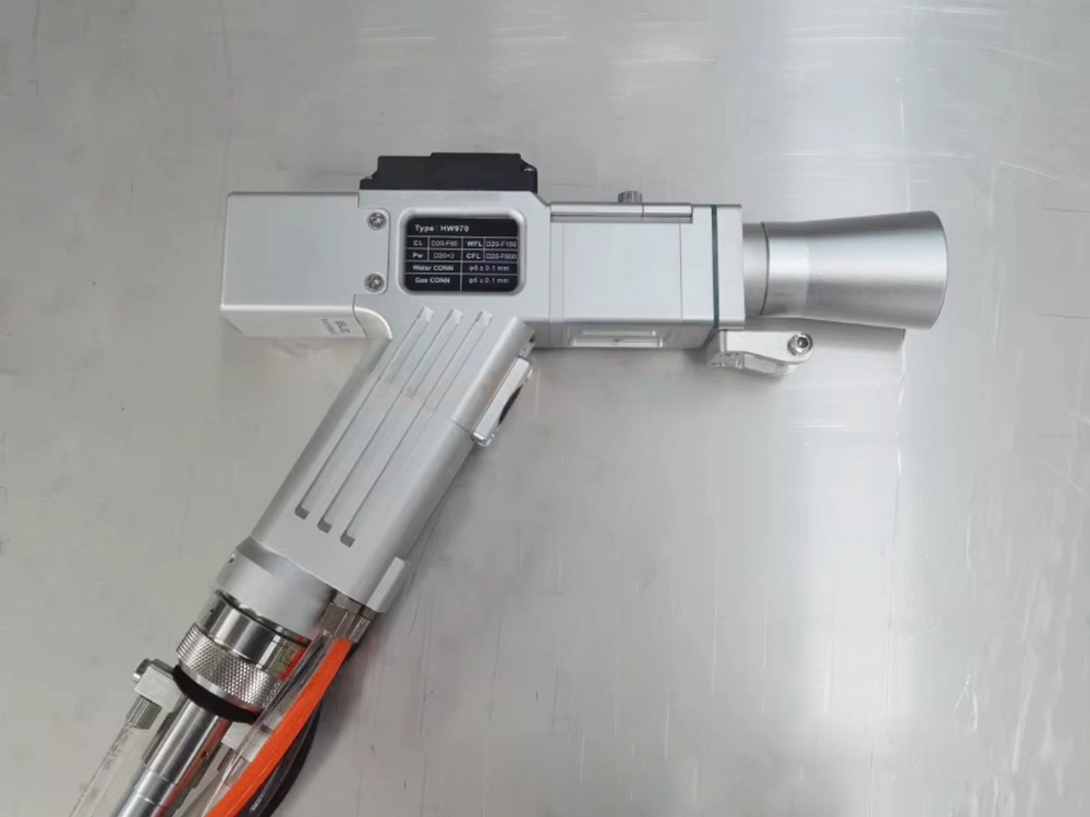 Laser gun with replaced clearing nozzle