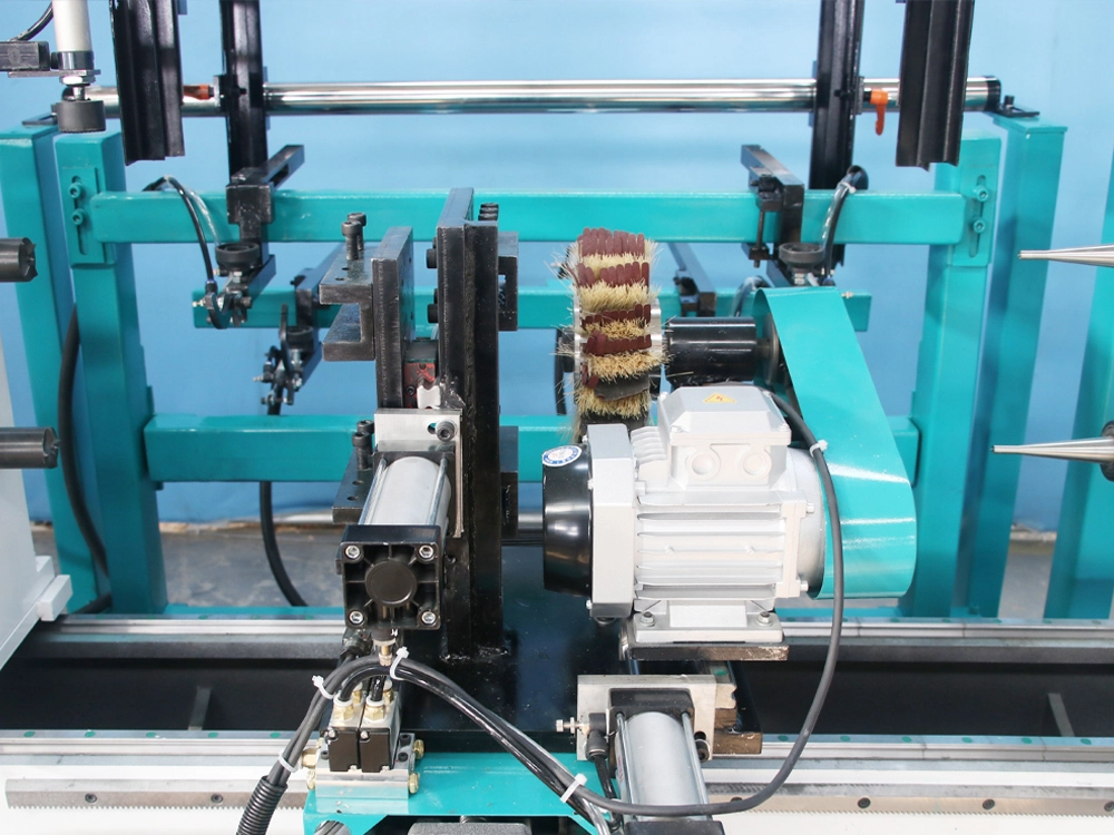 Independent sanding device