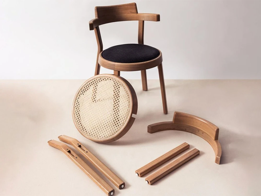 CNC woodworking lathe processing wooden chair