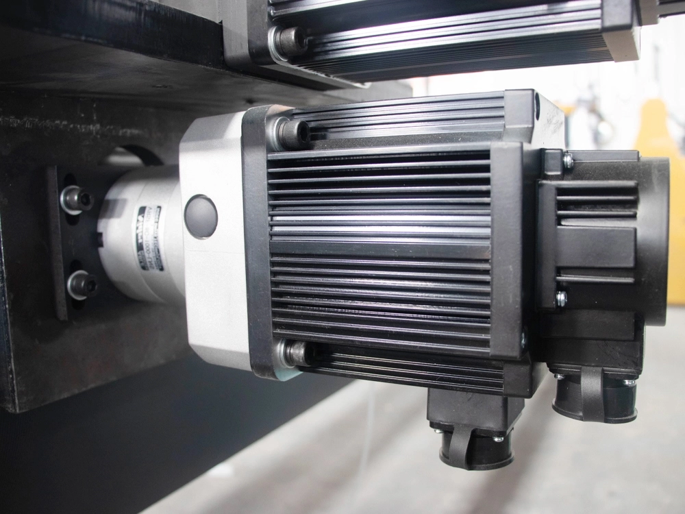 Servo drive motor for linear axes for CNC copy lathe