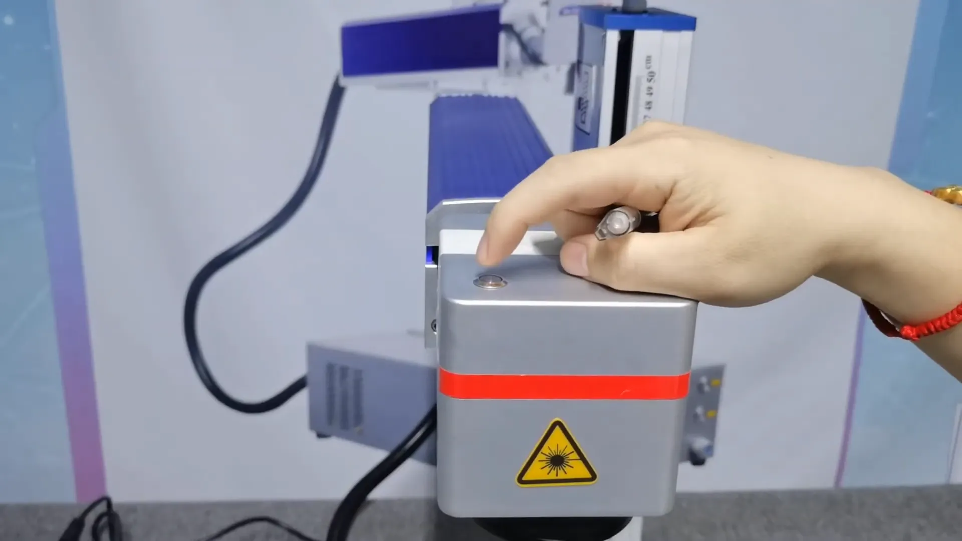 Press the button to start red light positioning