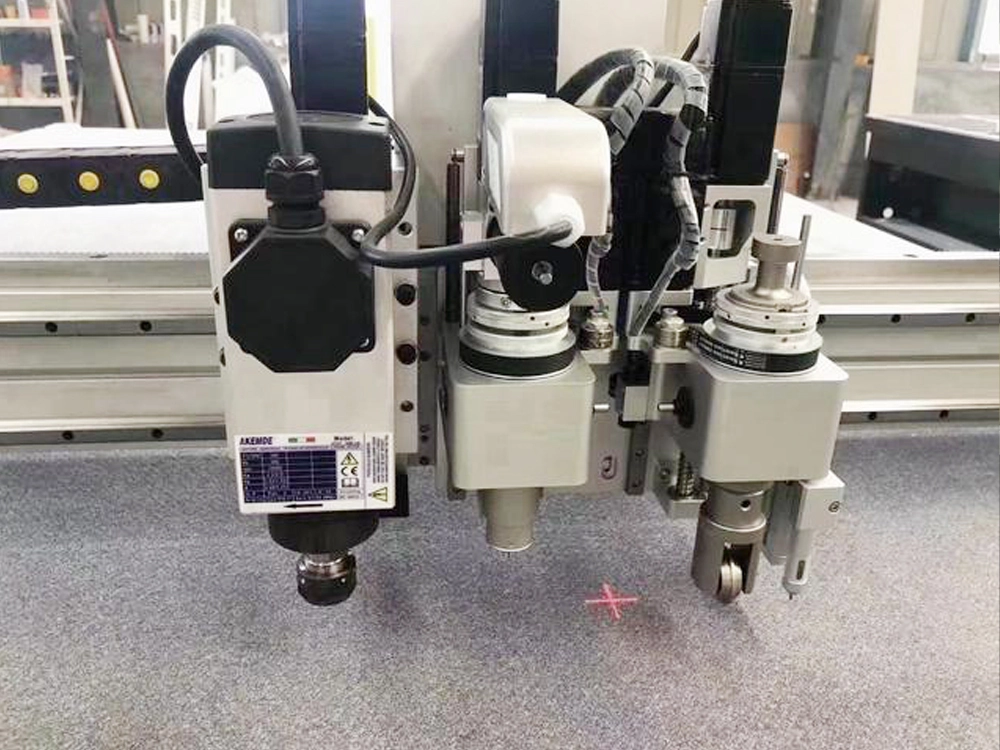Best Selling High Speed CNC Oscillating Knife Cutting Machine for Fabric and Leather