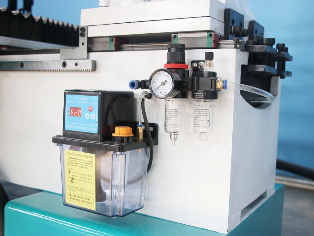 Small 2-Station CNC Wood Lathe with Automatic Feeding and Sanding Device
